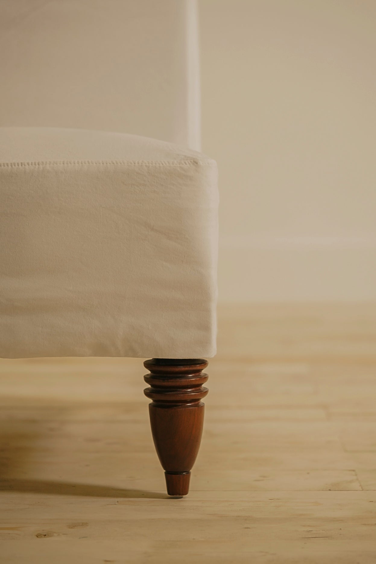 Lisbon Slipper chair