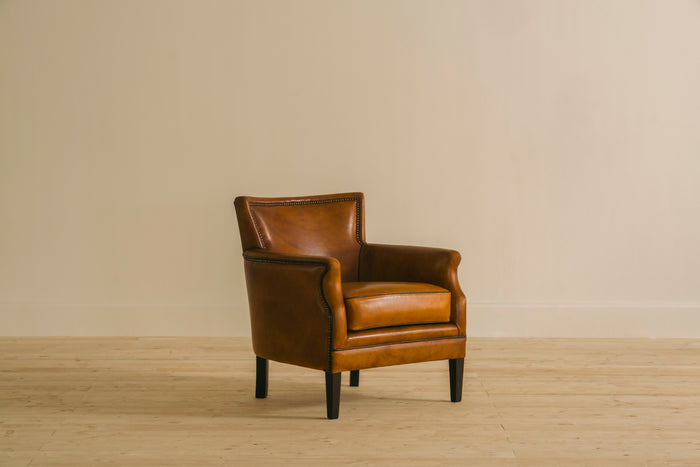 Valentine Single Seater by Chester’s India in Shadow Wet Bark leather, with a deep cushioned seat and traditional brass tack detailing.